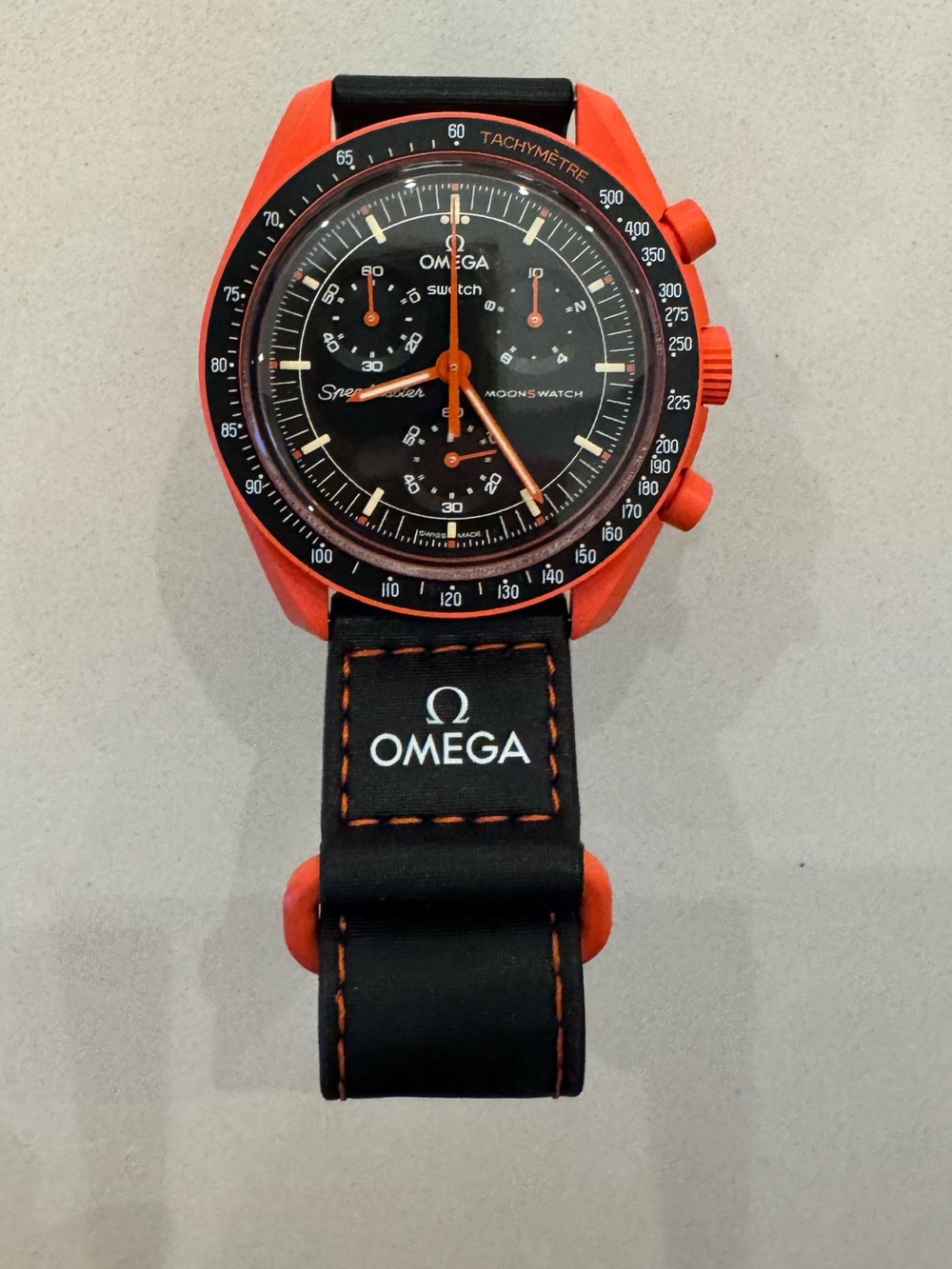 Omega x Swatch MoonSwatch Mission on Earth Lava Bioceramic Watch SO33O100 - Picture 8 of 12